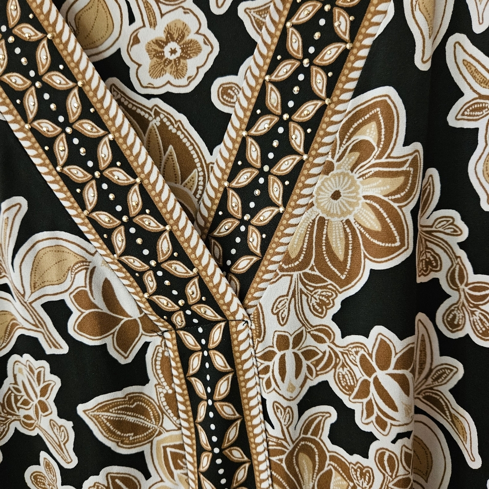 Floral V-Neck Women's Top - Black and Tan - Picture 3 of 4